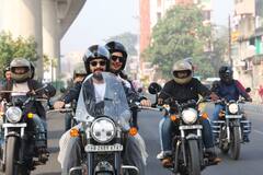 Vikram Chatterjee: বিক্রমের জ্যাকেটের মধ্যে ছোট্ট কুকুরছানা, কলকাতার বুকে অভিনব এক বাইক ব়্যালি