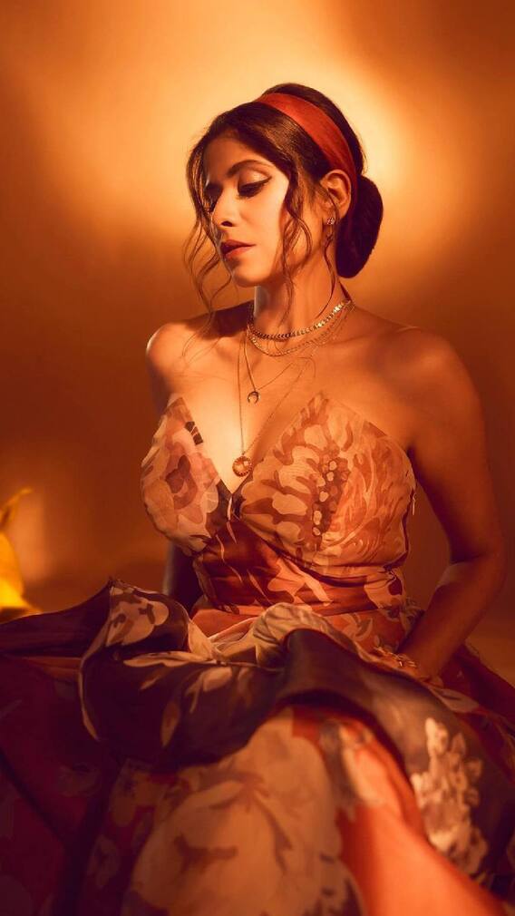 ग्लॅमरस-बोल्ड सई ताम्हणकर!