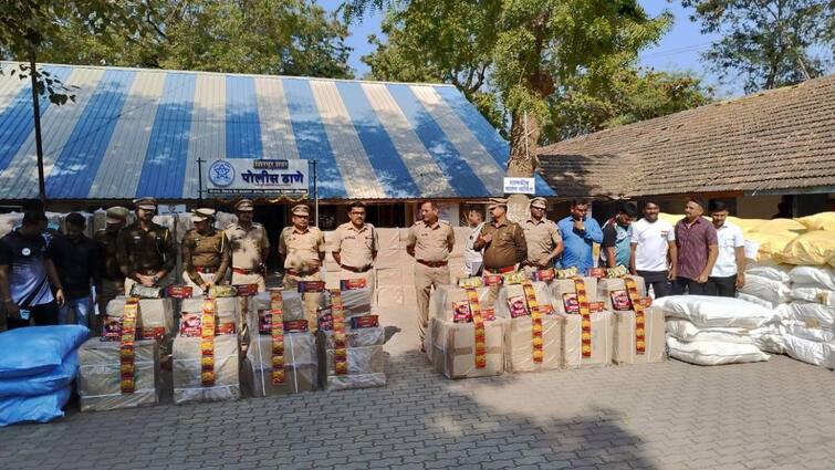 Dhule Crime Shirpur police seized gutkha worth two crore rupees Maharashtra Marathi News गुटखा तस्करांचे धाबे दणाणले! धुळ्यात मोठी कारवाई, तब्बल दोन कोटींचा मुद्देमाल जप्त