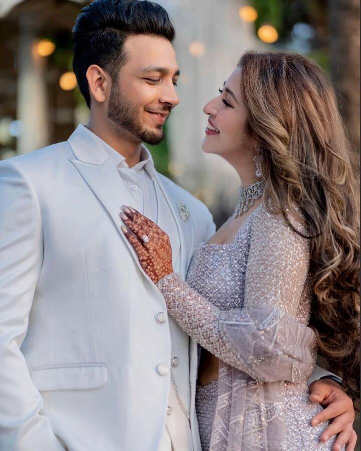 एक्ट्रेस के होने वाले पति विकास पराशर के बारे में बात करें तो वे पेशे से एक बिजनेसमैन हैं. सोनारिका लंबे अरसे से विकास को डेट कर रही थीं जिसके बाद उन्होंने दिसंबर 2022 में उनसे सगाई कर ली.