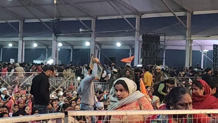 मनोज तिवारी ने कहा कि कथा के माध्यम से भक्ति और हिंदू की शक्ति दोनों का प्रदर्शन एक साथ समाज को मजबूत करने का उदाहरण पेश कर रहा है. मंच पर सफाई कर्मचारियों, महिलाओं और आज 51 मंदिरों के पुजारियों द्वारा आरती में शामिल होना इस बात का परिचायक है. वहीं, इस मौके पर बागेश्वर धाम सरकार पंडित धीरेंद्र कृष्ण शास्त्री ने कहा