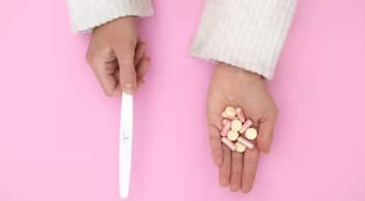 Abortion pills: ਅਕਸਰ ਅਸੀਂ ਸੋਚਦੇ ਹਾਂ ਕਿ ਅਣਚਾਹੇ ਗਰਭ ਨੂੰ ਰੋਕਣ ਦਾ ਸਭ ਤੋਂ ਆਸਾਨ ਤਰੀਕਾ ਗਰਭਪਾਤ ਦੀ ਗੋਲੀ ਲੈਣਾ ਹੈ। ਇਸ ਨੂੰ ਲੈਣ ਤੋਂ ਪਹਿਲਾਂ ਮਹੱਤਵਪੂਰਨ ਸਵਾਲਾਂ ਦੇ ਜਵਾਬ ਜਾਣੋ..