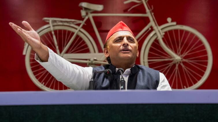 Lok Sabha Election 2024 UP Samajwadi Party Chief Akhilesh Yadav Praise PDA and Attack BJP Lok Sabha Election 2024: 'बीजेपी अपनों से ही हारेगी...', PDA की तारीफ करते हुए सपा मुखिया अखिलेश यादव का बड़ा दावा