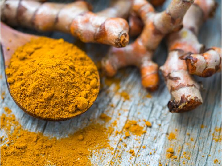 Due to its anti-inflammatory and antioxidant characteristics, turmeric is a staple in Ayurvedic skincare. Utilising turmeric-infused oils or applying a paste made of turmeric and milk can help to reduce inflammation, lighten scars, and encourage a healthy glow. (Image Source: getty)