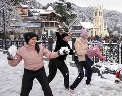 Weather Update Today: दिल्ली में बरस रहे हैं बादल, कश्मीर-हिमाचल में बर्फबारी के बाद बढ़ी ठंड, यूपी और बिहार समेत पूरे उत्तर भारत के मौसम का जानें हाल