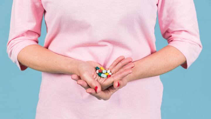 जीवन में कई बार ऐसा होता है कि हम गलती से किसी से प्रेग्नेंट हो जाते हैं ऐसे में अनचाही प्रेग्नेंसी का डर सताने लगता है. तब कुछ लोग आसान रास्ता निकालने के लिए अबॉर्शन पिल्स का सहारा लेते हैं. लेकिन कई बार मन में यह सवाल उठता है कि क्या यह सही है या गलत. आइए जानते हैं यहां