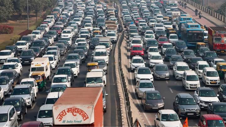 Bengaluru City Has The Worst Traffic Congestion In India says TomTom Traffic Index రోడ్లపై తాబేళ్లలా కదులుతున్న వాహనాలు, ట్రాఫిక్ రద్దీతో పెరిగిన పెట్రోల్ ఖర్చులు