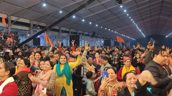 कथा के आयोजक और मुख्य यजमान उत्तर पूर्वी दिल्ली के सांसद मनोज तिवारी ने कहा कि यह कथा स्थल बागेश्वर धाम सरकार पंडित धीरेंद्र कृष्ण शास्त्री के आगमन के बाद कृष्णा कृष्णा कहकर झूम रहा है और घोंडा गुजरान खादर का यह दृश्य हमें अयोध्या में भगवान श्री राम की मूर्ति की प्राण प्रतिष्ठा उत्सव जैसा दिख रहा है.