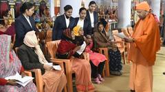 जनता दर्शन में सीएम योगी ने जाने लोगों के मुद्दे, अधिकारियों को दिए निर्देश