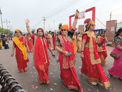 IN Pics: कोटा शहर की सड़कों पर साड़ी में निकली हजारों महिलाएं, एक ही जगह दिखी देश के विभिन्न राज्यों की संस्कृति
