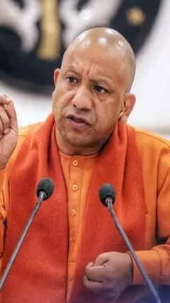 UP News: 'अगर किसी बेटी को छेड़ा तो अगले चौराहे पर पुलिस...' - CM Yogi | #abpnewsshorts