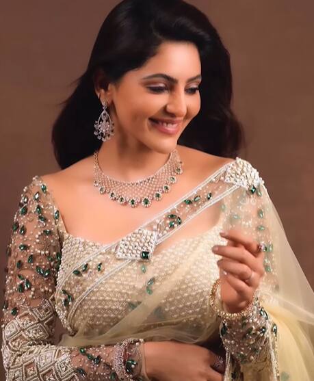 தற்போது தமிழ் மற்றும் தெலுங்கு திரையுலகில் பிஸியாக நடித்து வருகிறார்.
