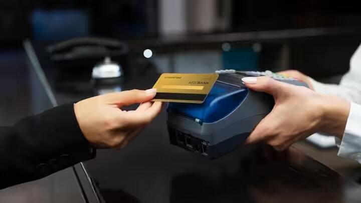 જો ATM કાર્ડ બ્લોક ન હોય તો કોઈપણ તમારા ખાતામાંથી પૈસા ઉપાડી શકે છે. તેથી, જો એટીએમ ખોવાઈ જાય તો તેને બ્લોક કરવું સૌથી મહત્વપૂર્ણ છે.