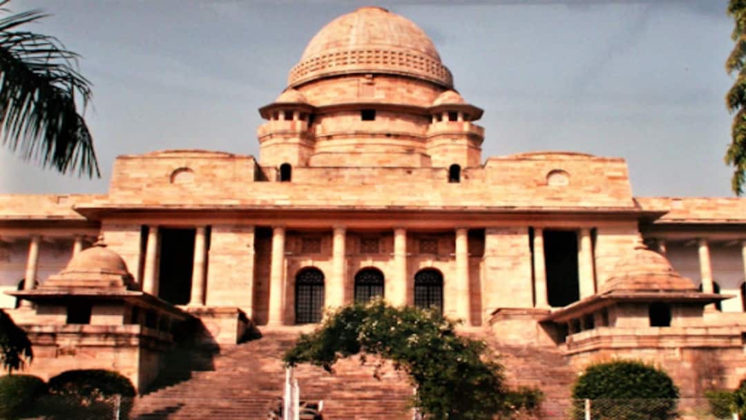 திருமணம் செய்துகொள்வதாக கூறி பெண்ணிடம் பாலியல் உறவு கொள்வது பாலியல் வன்கொடுமையா? நீதிமன்றம் பரபர