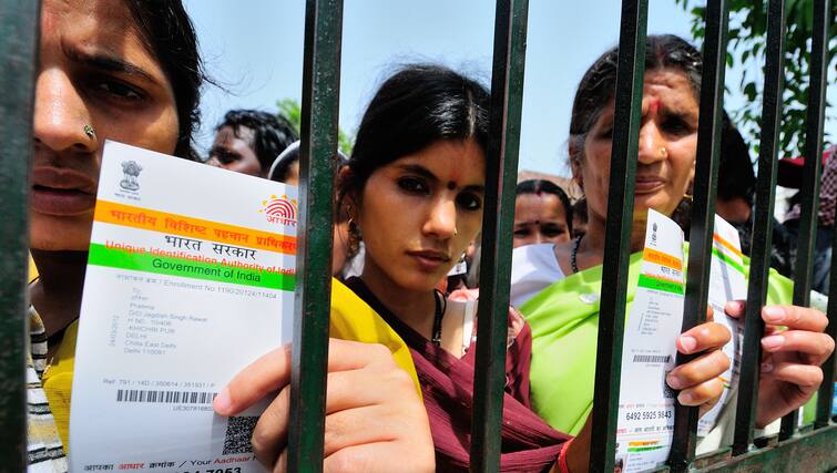 aadhaar-card -uidai-aadhaar-biometric-lock maadhaar know the security issue Aadhaar Card: আধার কার্ডে প্রায় এই ভুলগুলি করি আমরা,জানেন কোনটা করণীয়, কী করবেন না