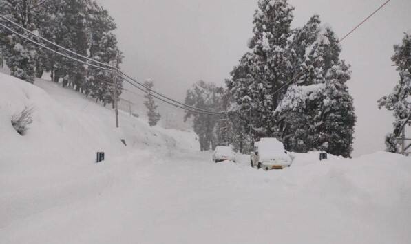Shimla snowfall in himachal yellow alert of heavy snowfall in himachal life disrupted from rohtang to manali 475 roads closed Snowfall in Himachal: હિમાચલમાં ભારે હિમવર્ષાનું એલર્ટ, રોહતાંગથી મનાલી સુધી જનજીવન અસ્ત-વ્યસ્ત 