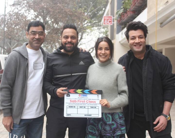 बता दें कि शहनाज गिल और वरुण शर्मा बहुत जल्द फिल्म ‘सब फर्स्ट क्लास’ में नजर आने वाले हैं. जिसकी शूटिंग शुरू हो चुकी है.