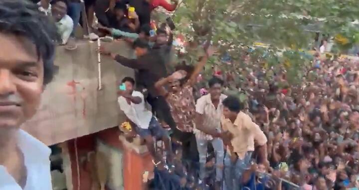 புதுச்சேரியில் நடைபெற்று வரும் இப்படத்தின் படப்பிடிப்பு தளத்தில் விஜய், ரசிகர்களை சந்தித்துள்ளார்.