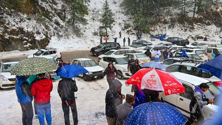 Himachal 645 roads four NH closed due to snowfall and rain in Himachal Pradesh ANN Himachal News: हिमाचल में बर्फबारी से 645 सड़कें और 4 NH बंद, 1416 जगहों पर बिजली बाधित