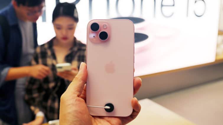 iPhone 15 Offer Valentines Day Discount Price Cut Gifting Flipkart Sale Apple iPhone 15 Gets Massive Price Cut On Flipkart. Get The Phone For Under Rs 40,000