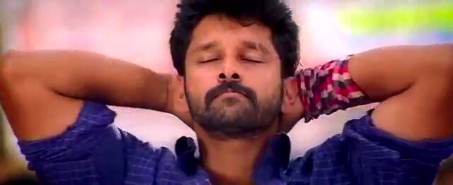 நடிகர் விக்ரம் சாமி படத்தில் இடம்பெறும் ‘திருநெல்வேலி அல்வா டா’பாடலை ஷூட் செய்ய காரைக்குடியில் தங்கியிருந்த போது, செட்டிநாடு வெள்ளை பணியாரத்தை முதன்முறையாக சாப்பிட்டுள்ளார். அப்போதிலிருந்து, விக்ரமின் ஃபேவரட்டான உணவுகளின் பட்டியலில், செட்டிநாடு வெள்ளை பணியாரமும் சேர்ந்து கொண்டது. அப்படிப்பட்ட செட்டிநாடு வெள்ளை பணியாரத்தின் ரெசிபியை இங்கு பார்க்கலாம்.