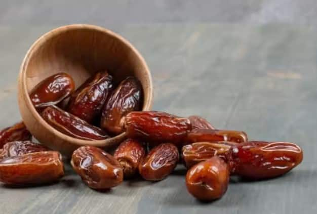 Dates Benefits: દૂધ અને ખજૂર સાથે ખાવાથી થાય છે અનેક ફાયદા, જાણો તેના વિશે