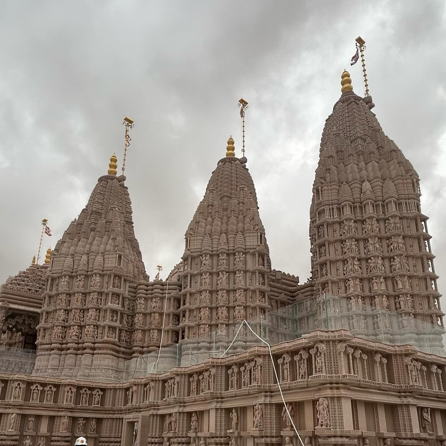 मुस्लिम देशात पहिले हिंदू मंदिर, मोदींच्या हस्ते होणार उद्घाटन; पाहा मंदिराची पहिली झलक