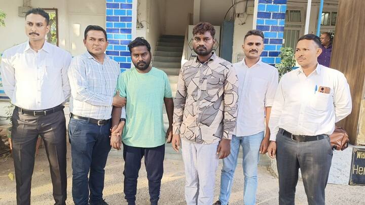 જેથી પોલીસે સક્રિય બની આરોપીને પકડવા કામે લાગી. માત્ર એક કે બે નહીં પરંતુ કરેલ વાહનના કાચ તોડીને ચોરી કરવાની 30 ઘટનાનો ભેદ ઉકેલાયો છે. પોલીસે આરોપી પાસે સોના ચાંદીના દાગીના રોકડ રકમ સહિત કુલ 9 લાખનો મુદ્દામાલ જપ્ત કર્યો છે.