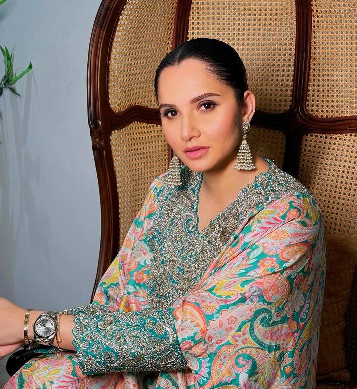 सानिया मिर्जा सोशल मीडिया पर काफी एक्टिव रहती हैं. हाल ही में उन्होंने अपने लेटेस्ट फोटोशूट की कुछ तस्वीरें इंस्टाग्राम पर शेयर की हैं.