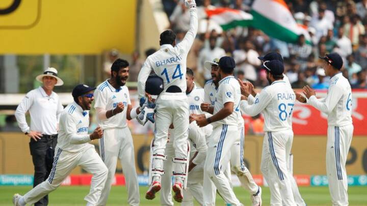IND vs ENG: टीम इंडिया की गेंदबाजी के सामने अंग्रेजों का बैजबॉल बुरी तरह फ्लॉप रहा. भारत ने इंग्लैंड को चौथे दिन ही 106 रनों से हरा दिया. हैदराबाद टेस्ट में इंग्लैंड ने भारत को 28 रनों से हराया था.