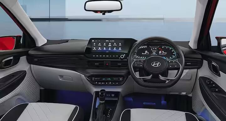 કાર નિર્માતા કંપની Hyundaiએ ભારતમાં i20 હેચબેકનું નવું વેરિઅન્ટ રજૂ કર્યું છે. આ નવા Sportz (O) વેરિઅન્ટની કિંમત 8.73 લાખ રૂપિયા એક્સ-શોરૂમ રાખવામાં આવી છે.