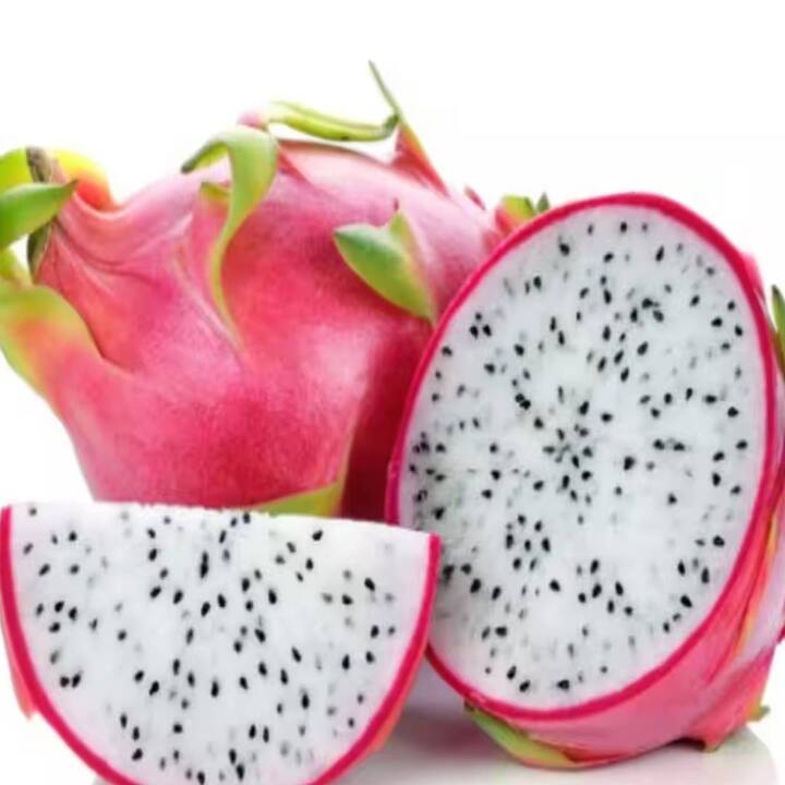 Dragon Fruit-ਡਰੈਗਨ ਫਲ ਜਿੰਨਾ ਹੀ ਸਵਾਦਿਸ਼ਟ ਹੁੰਦਾ ਹੈ ਓਨਾ ਹੀ ਇਹ ਸਰੀਰ ਲਈ ਵੀ ਫਾਇਦੇਮੰਦ ਹੁੰਦਾ ਹੈ। ਇਸ ਵਿੱਚ  ਫਾਈਬਰ, ਕੈਰੋਟੀਨ ਅਤੇ ਐਂਟੀਆਕਸੀਡੈਂਟ ਨਾਲ ਭਰਪੂਰ ਪੋਸ਼ਕ ਤੱਤ ਹੁੰਦੇ ਹਨ ਜੋ ਸਾਡੇ ਸਰੀਰ ਨੂੰ ਬਿਮਾਰੀਆਂ ਤੋਂ ਬਚਾਉਦੇ ਹਨ।