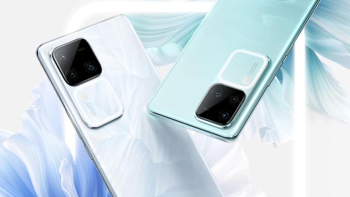 इस फोन को कंपनी ने 4 वेरिएंट में पेश किया है. पहला वेरिएंट 8GB RAM + 128GB स्टोरेज वाला है, दूसरा वेरिएंट 8GB RAM + 256GB स्टोरेज वाला है. इस फोन का तीसरा वेरिएंट 12GB RAM + 256GB स्टोरेज वाला है, जबकि चौथा वेरिएंट 12GB RAM + 512GB स्टोरेज ऑप्शन के साथ आता है. कंपनी ने अभी तक इस फोन की कीमत के बारे में कोई जानकारी नहीं दी है. इसे जल्द ही भारत, इंडोनेशिया, यूएई, सिंगापुर, थाईलैंड, और मलेशिया समेत 30 देशों के मार्केट में बिक्री के लिए पेश किया जाएगा.