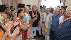 In Pics: उदयपुर में अनोखी शादी, 'दूल्हे' ने तोड़ा धनुष, फिर दुल्हन को पहनाई वरमाला, देखें तस्वीरें