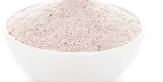 ਜੇਕਰ ਤੁਸੀਂ ਜ਼ਿਆਦਾ ਮਾਤਰਾ 'ਚ ਕਾਲਾ ਨਮਕ ਖਾਂਦੇ ਹੋ ਤਾਂ ਇਸ ਨਾਲ ਸਰੀਰ 'ਚ ਸੋਡੀਅਮ ਦੀ ਮਾਤਰਾ ਵੱਧ ਜਾਂਦੀ ਹੈ। ਇਹ ਸਰੀਰ ਵਿੱਚ ਵਾਟਰ ਰਿਟੈਂਸ਼ਨ ਦੇ ਖਤਰੇ ਨੂੰ ਵੀ ਵਧਾਉਂਦਾ ਹੈ। ਇਸ ਨਾਲ ਹਾਈ ਬੀਪੀ ਹੋਣ ਦਾ ਵੀ ਕਾਰਨ ਬਣ ਸਕਦਾ ਹੈ।