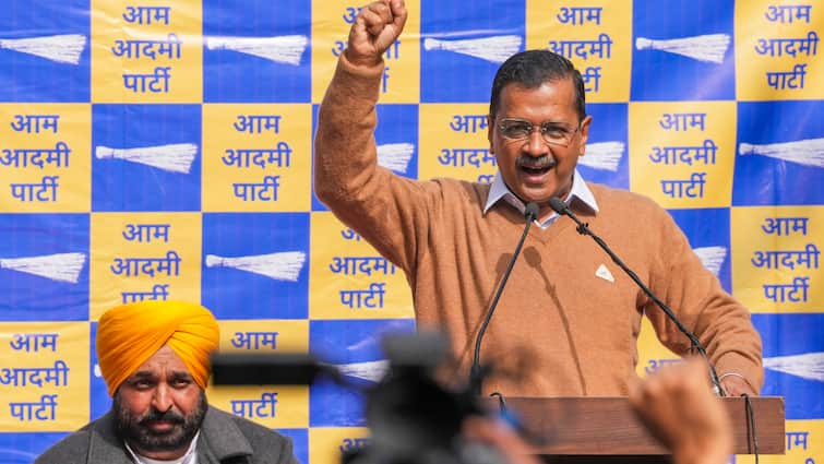 ‘Delhi Police Embarrassed, Disrespected By Their Political Masters’: CM Kejriwal’s Jibe Over Notice ‘Delhi Police Embarrassed, Disrespected By Their Political Masters’: CM Kejriwal’s Jibe Over Notice