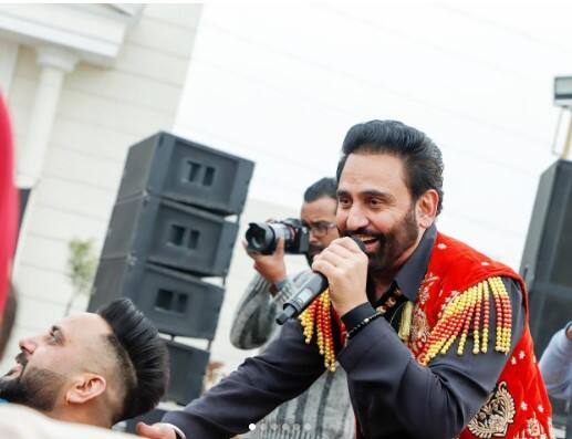 ਉਨ੍ਹਾਂ ਨੇ ਆਪਣੇ ਕਰੀਅਰ 'ਚ ਇੰਡਸਟਰੀ ਨੂੰ ਬੇਸ਼ੁਮਾਰ ਹਿੱਟ ਗਾਣੇ ਅਤੇ ਐਲਬਮਾਂ ਦਿੱਤੀਆਂ ਹਨ। ਸਰਬਜੀਤ ਚੀਮਾ ਉਨ੍ਹਾਂ ਸਿਤਾਰਿਆਂ ਵਿੱਚ ਸ਼ੁਮਾਰ ਹਨ, ਜੋ ਆਪਣੇ ਸੋਸ਼ਲ ਮੀਡੀਆ ਹੈਂਡਲ ਰਾਹੀਂ ਪ੍ਰਸ਼ੰਸਕਾਂ ਵਿਚਾਲੇ ਐਕਟਿਵ ਰਹਿੰਦੇ ਹਨ।