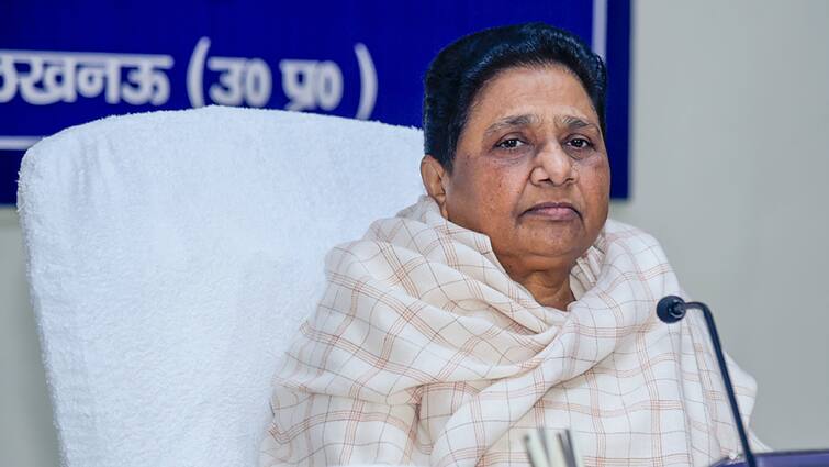 UP Budget 2024 BSP Chief Mayawati Reaction Said Unemployment and backwardness will eliminated UP Budget 2024: योगी सरकार के 8वें बजट पर मायावती ने कसा तंज, बसपा सुप्रीमो बोलीं- 'जनकल्याण का कम...'