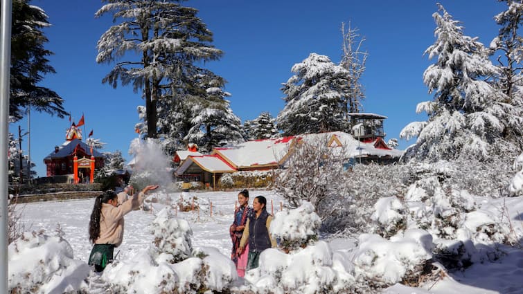 Himachal Weather Updates snowfall and rain in Himachal according to Meteorological Center Shimla weather for next four days ANN Himachal Weather Update: हिमाचल के कई इलाकों में पिछले 48 घंटे में हुई भारी बर्फबारी, जानें इस हफ्ते कैसा रहेगा मौसम?