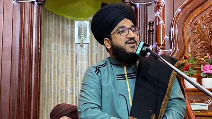 मौलाना सलमान अजहरी सोशल मीडिया पर काफी एक्टिव रहते हैं. इस्लामिक बयान वाले उनके वीडियो को देखने वाले लाखों लोग हैं. उत्तर भारत से लेकर पश्चिम भारत तक में मुस्लिमों के बीच वह काफी लोकप्रिय हैं.