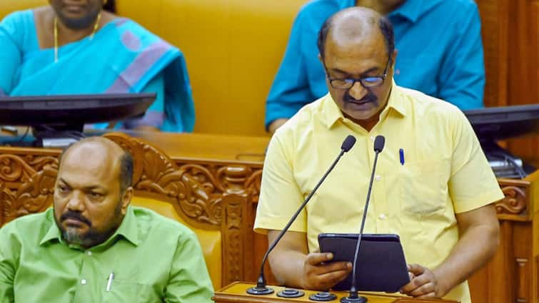seventh Pay Fee Kerala Shape Government Workers Get One-Day DA Hike Pension Scheme newsfragment