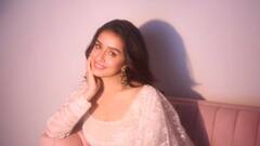 PHOTO: भारतीय नारी सबसे प्यारी... पाहा श्रद्धा कपूरचा मनमोहक अंदाज!