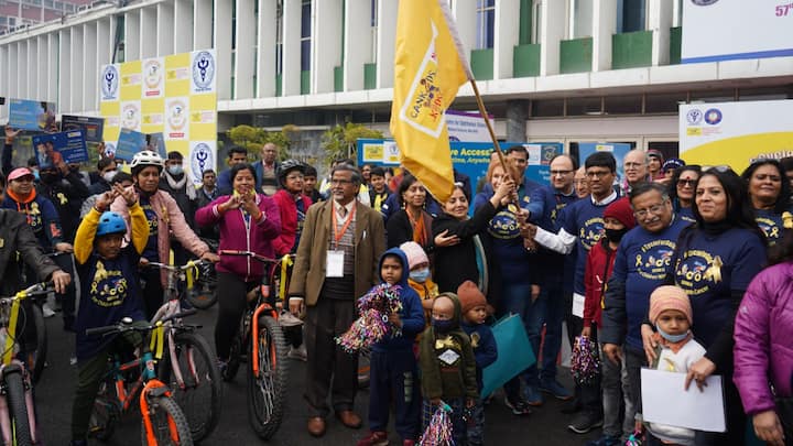Delhi Cycle for Gold Rally Child Suffering Cancer AIIMS Green signal cancer patients treatment by 2030 ann Delhi News: '2030 तक हर बच्चे के इलाज की ली गई शपथ', कैंसर पीड़ितों के लिए साइकिल रैली को एम्स निदेशक ने दिखाई हरी झंडी