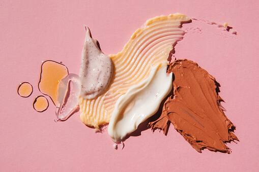 Hydration: Cocoa butter, derived from cocoa beans, is a natural moisturiser. It can help maintain skin's moisture levels and prevent dryness and flakiness. (Image Source: Getty)