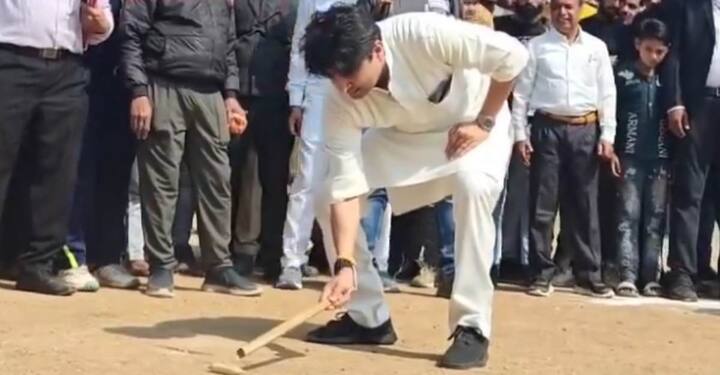 बीजेपी नेता ज्योतिरादित्य सिंधिया ने पहले प्रयास में असफल होने के बाद फिर से कोशिश की.