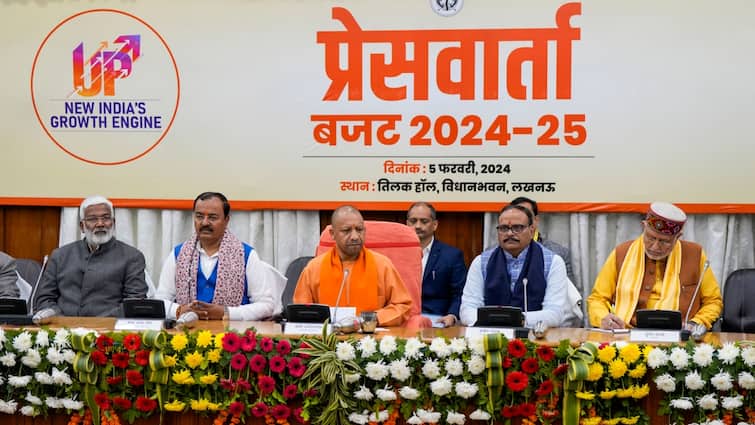 UP Budget 2024: यूपी के युवाओं को सीएम योगी का तोहफा, स्वरोजगार के लिए मिलेगा ब्याज मुक्त लोन, जानें सबकुछ UP Budget 2024 interest free loan up to 5 lakh under CM Yuva Udyami Vikas Abhiyan UP Budget 2024: यूपी के युवाओं को सीएम योगी का तोहफा, स्वरोजगार के लिए मिलेगा ब्याज मुक्त लोन, जानें सबकुछ
