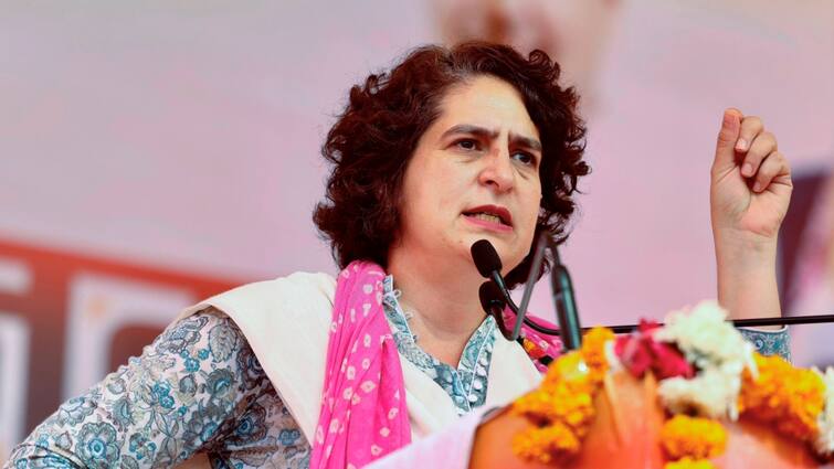 Priyanka Gandhi targets BJP on Supreme Court comment on Chandigarh Mayor elections Punjab Punjab News: 'लोकतंत्र को कुचल रही बीजेपी और अब...', चंडीगढ़ मेयर चुनाव को लेकर SC की टिप्पणी पर बोलीं प्रियंका गांधी