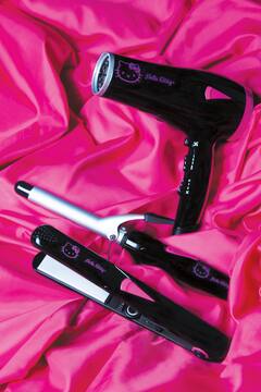 Hair Care :  केसांसाठी हेयर स्टाइलिंग टूल्स वापरत आहात ? आधी होणारे नुकसान जाणून घ्या !