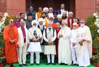 Interfaith Delegation: ਵੱਖ-ਵੱਖ ਧਰਮਾਂ ਦੇ ਵਫ਼ਦ ਨੇ ਪੀਐਮ ਮੋਦੀ ਨਾਲ ਕੀਤੀ ਮੁਲਾਕਾਤ