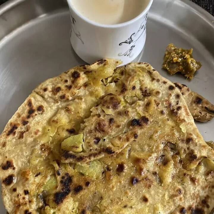 ਚਾਹ ਅਤੇ ਪਰਾਠੇ ਦਾ ਜਿਆਦਾ ਸੇਵਨ ਕਰਨ ਨਾਲ ਵੀ ਸ਼ੂਗਰ ਹੋ ਸਕਦੀ ਹੈ। ਇਸ ਨਾਲ ਤੁਹਾਡੇ ਸਰੀਰ ਵਿੱਚ ਬਲੱਡ ਸ਼ੂਗਰ ਦੀ ਮਾਤਰਾ ਵੱਧ ਸਕਦੀ ਹੈ।  ਇਸ ਵਿੱਚ ਕਲੈਸਟ੍ਰਾਲ ਵਧਾਉਣ ਵਾਲੇ ਤੱਤ ਵੀ ਹੁੰਦੇ ਹਨ,ਇਸ ਲਈ ਚਾਹ ਅਤੇ ਪਰਾਂਠੇ ਦਾ ਇਕੱਠਿਆਂ ਸੇਵਨ ਕਰਨਾ ਠੀਕ ਨਹੀਂ ਹੁੰਦਾ।